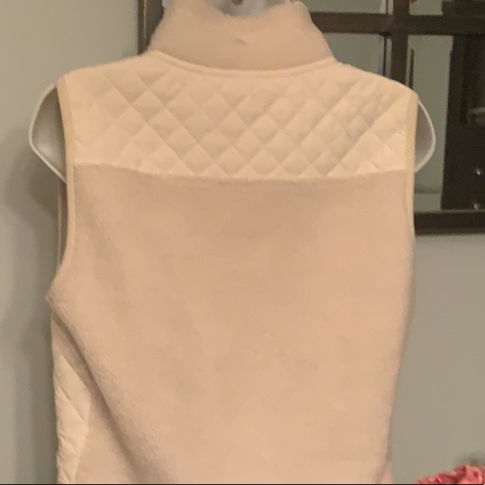 Vineyard Vines Sherpa Quilted Vest - Picture 7 of 9